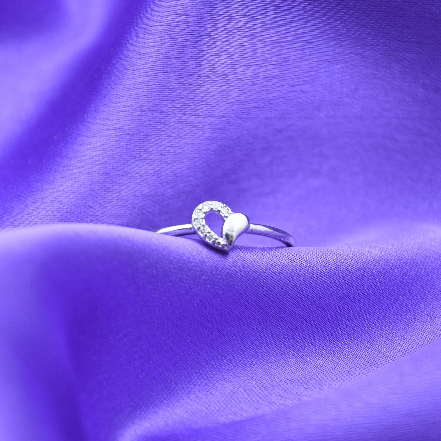 92.5 Silver Heart with Sparkling Stones Band Ring