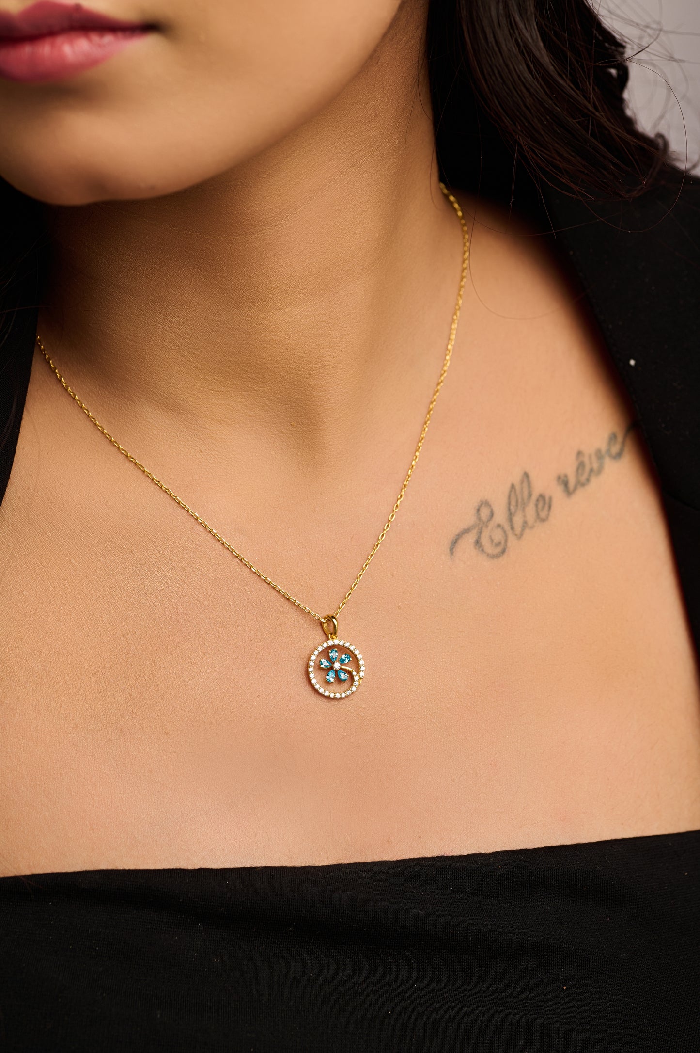 Blue Floral Design Circular 92.5 Silver Pendant Chain